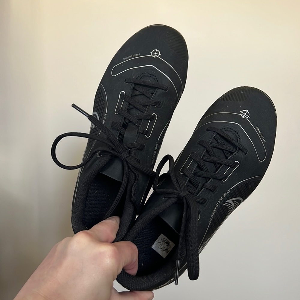 Soccer cleats